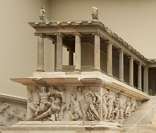 Altar de Pérgamo: exemplo da escultura e arquitetura helenística.
