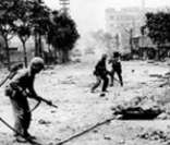 Conflito armado nas ruas de Seul durante a Guerra da Coreia