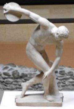 Estátua da Grécia Antiga mostrando um atleta arremessando um disco