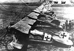 Foto mostrando aviões utilizados na Primeira Guerra Mundial