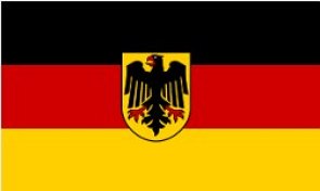 Bandeira formada por três listras horizontais sendo a superior preta a do meio vermelha e inferior amarela com um escudo no centro com uma águia