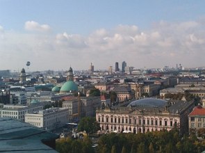 Foto de uma região da cidade de Berlim com prédios baixos