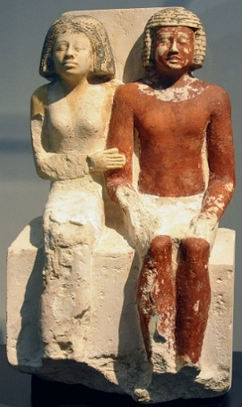 Estatueta mostrando um homem e uma mulher egípcios sentados