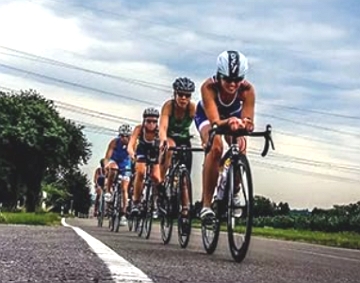 Prova de Ciclismo durante uma competi&ccedil;&atilde;o de Triatlo