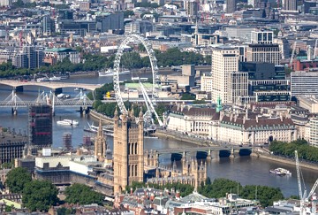 Foto a&eacute;rea da cidade de Londres com roda gigante