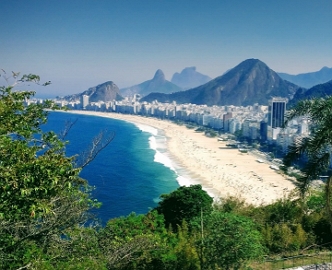 Foto de uma praia do Rio de Janeiro num dia de Sol