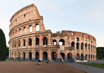 Foto externa do Coliseu de Roma