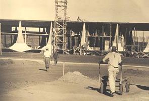 Foto mostrando a construção do Palácio do Planalto em Brasília