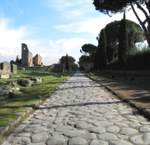 Foto de uma estrada romana antiga feita de pedras