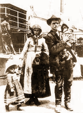 Fam&iacute;lia de Imigrantes Italianos ao chegar ao Brasil