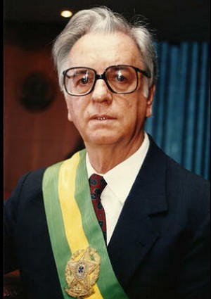 Foto do presidente Itamar Franco com faixa presidencial