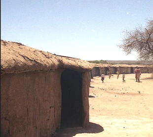 Foto de habita&ccedil;&otilde;es de barro dos massai