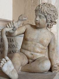 Estátua de Hércules bebê matando uma cobra