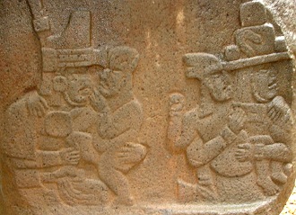 Foto de relevo maia mostrando os irm&atilde;os g&ecirc;meos her&oacute;is