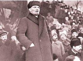 Lênin fazendo um discurso em 1919