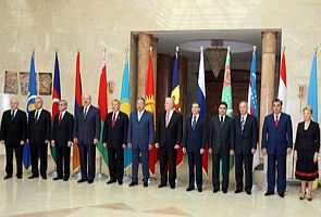 Líderes dos países membro da CEI na reunião de 2008