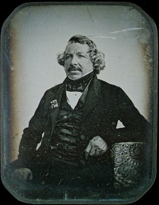 Retrato fotogr&aacute;fico de Louis Daguerre