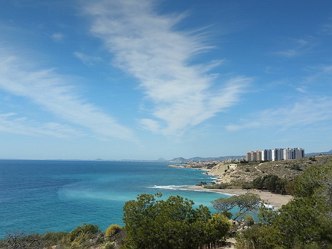 Foto de uma regi&atilde;o litor&acirc;nea do mar Mediterr&acirc;neo