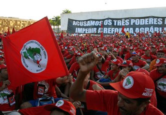 Foto de uma manifesta&ccedil;&atilde;o social do MST (Movimento dos Trabalhadores Rurais sem Terra)