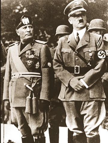 Foto de Benito Mussolini ao lado de Hitler