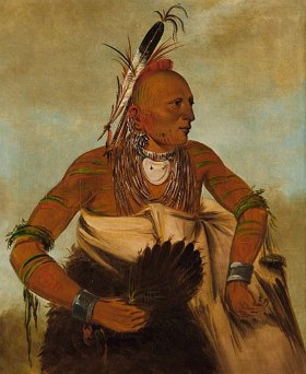 Pintura de um indígena de pele amarela usando enfeites com pena na cabeça e colares no pescoço