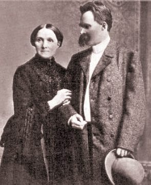 Foto de Nietzsche ao lado de sua mãe