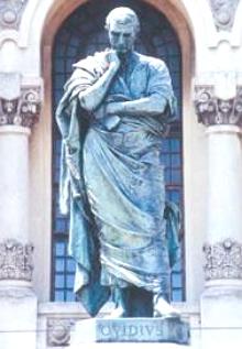 Estátua de Ovídio, poeta romano da Antiguidade