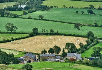 Imagem de uma paisagem de uma fazenda