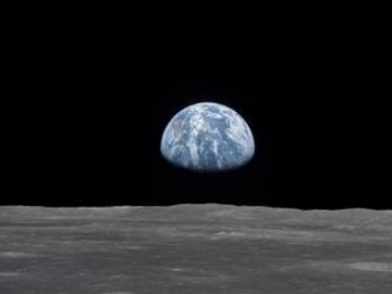 Imagem do planeta Terra vista da Lua.