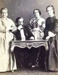 Foto da princesa Isabel com Leopoldina, D. Pedro II e Teresa Cristina