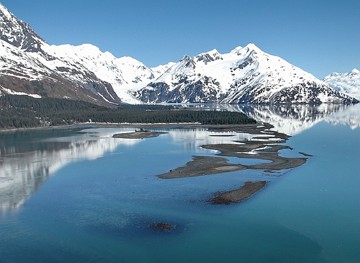 Foto de montanhas cobertas de gelo
