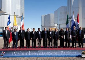 Foto dos representantes dos países da Aliança do Pacífico na reunião de 2012