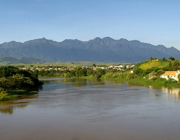 Imagem do rio Para&iacute;ba do Sul