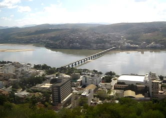 Foto do rio Doce na cidade de Colatina (ES)