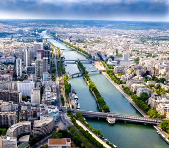 Foto de uma vista a&eacute;rea do rio Sena na cidade de Paris
