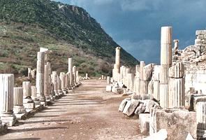 Ruínas da Ágora da cidade grega de Éfeso. 