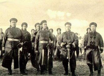 Foto antiga mostrando soldados imperiais chineses que participaram da revolta dos Boxers