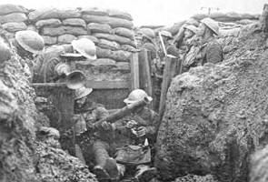 Soldados numa trincheira durante a Primeira Guerra Mundial