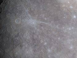 Superfície do planeta Mercúrio em Detalhe