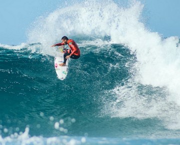 Surfista numa onda