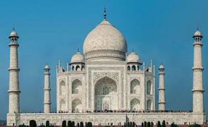 Foto da frente do Taj Mahal na Índia