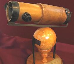 Réplica do telescópio criado por Newton