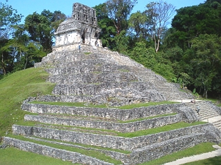 Imagem de um Templo maia feito de pedra