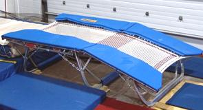 Foto de um trampolim utilizado nas competições