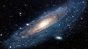 Imagem da Via L&aacute;ctea em formato de disco com grande quantidade de estrelas